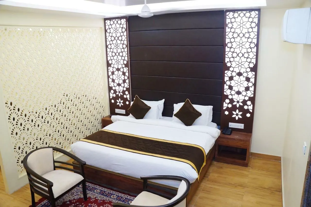 Hotel Shivoy Grand Váránasí 3*,